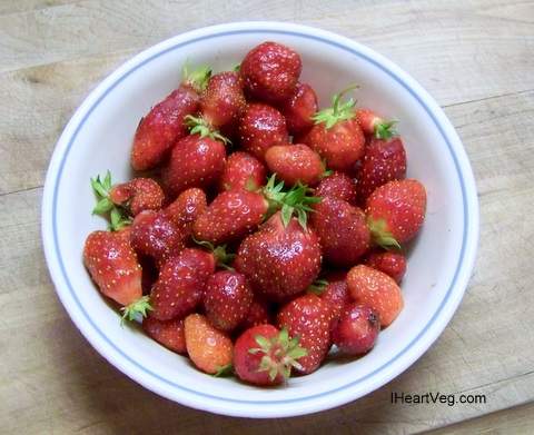 A bowl of ripe strawberries